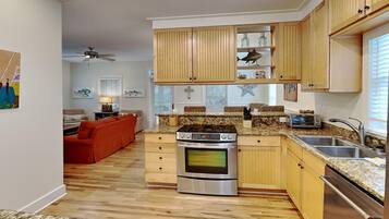 House, Multiple Beds, Balcony, Garden View | Private kitchen | Fridge, microwave, oven, stovetop