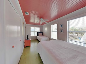 4 bedrooms, individually decorated, individually furnished, free WiFi