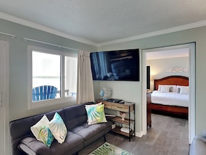 Appart'hôtel, plusieurs lits, balcon, vue plage (#A702 - No Pets) | 3 chambres, décoration personnalisée, ameublement personnalisé