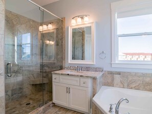 Bathroom - She Sells Seashells by Southern Vacation Rentals (Pensacola Beach)