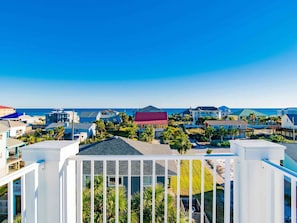 Ferienhaus, Mehrere Betten, Balkon, Meerblick | Unterkunftsgelände