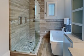 House, Multiple Beds, Balcony, Ocean View | Bathroom | Towels, toilet paper