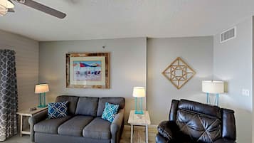 Apartment, Mehrere Betten, Küche, Meerblick | Wohnbereich