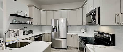 House, Multiple Beds, Balcony | Private kitchen | Fridge, microwave, oven, stovetop