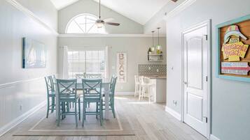 獨棟房屋, 多張床, 陽台, 花園景觀 | 用餐區