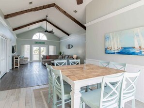 Ferienhaus, Mehrere Betten, Balkon, Gartenblick | Speisen
