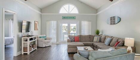 獨棟房屋, 多張床, 陽台, 花園景觀 | 起居區 | 電視