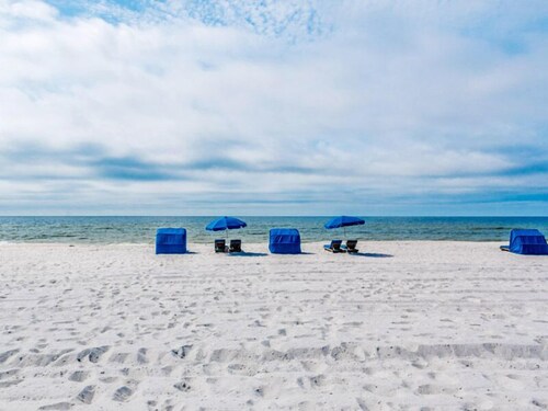 Harbour Place #202 by Southern Vacation Rentals