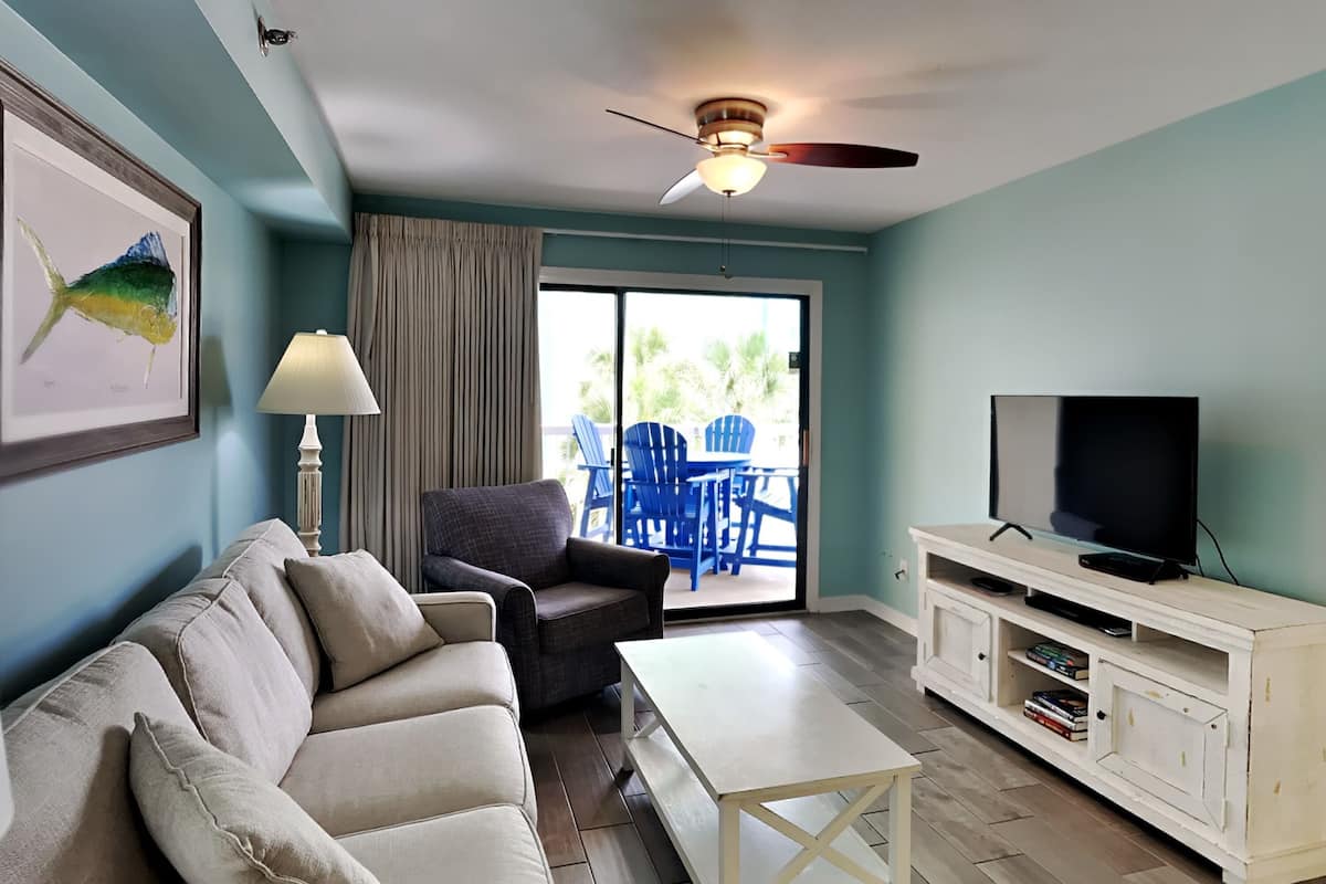 Condo, 1 King Bed with Sofa bed, Balcony, Ocean View | Living area | TV