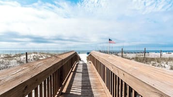 Condo (2 Bedrooms) | Property amenity