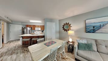 Condo (2 Bedrooms) | Property amenity