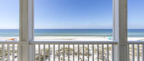 Ferienhaus, Mehrere Betten, Küche, Meerblick | Unterkunftsgelände