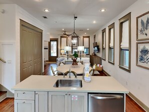 獨棟房屋, 多張床, 陽台, 花園景觀 | 私人廚房 | 電冰箱、微波爐、烤箱、爐台