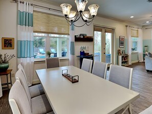 獨棟房屋, 多張床, 陽台, 泳池景觀 | 用餐區