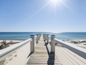 On the beach - Mural Manor on Ponce by Southern Vacation Rentals (Gulf Shores)