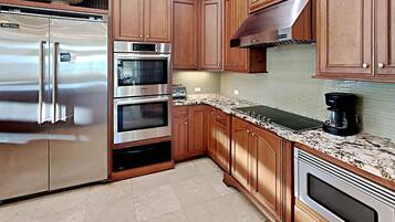 House, Multiple Beds, Balcony, Ocean View | Private kitchen | Fridge, microwave, oven, stovetop