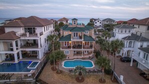A multi-story residential building with a swimming pool and a view of the sea. - Margarita by Southern Vacation Rentals (Destin)