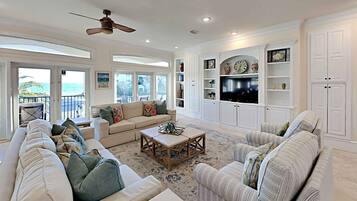 House, Multiple Beds, Balcony, Ocean View | Living area