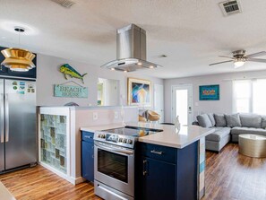 House, Multiple Beds, Balcony, Pool View | Private kitchen | Fridge, microwave, oven, stovetop