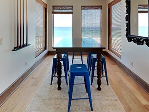 Casa, varias camas, balcón, vista al océano | Cocina privada | Refrigerador, microondas, horno y parrilla de estufa