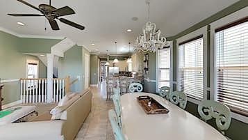 Casa, varias camas, balcón, vista al océano | Cocina privada | Refrigerador, microondas, horno y parrilla de estufa