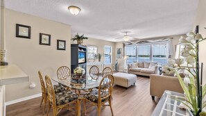 Condo, 2 habitaciones (#F206 - No Pets allowed) | Servicio de la propiedad