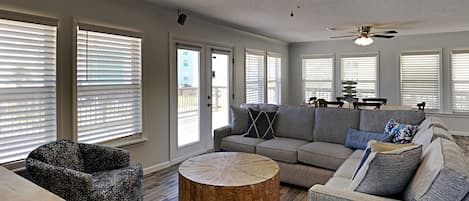 House, Multiple Beds, Balcony, Ocean View | Living area | 40-inch TV with digital channels