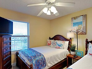 Apartment, Mehrere Betten, Balkon, Meerblick | 2 Schlafzimmer, kostenloses WLAN, Bettwäsche