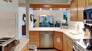 Kondominium, Beberapa Tempat Tidur, balkon, pemandangan samudra | Dapur pribadi | Lemari es, microwave, oven, dan mesin pencuci piring