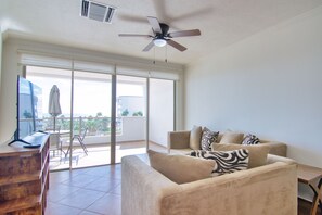 TV - Casa Blanca Golf Villas 2 Bedrooms Condo E 309 (Puerto Peñasco)