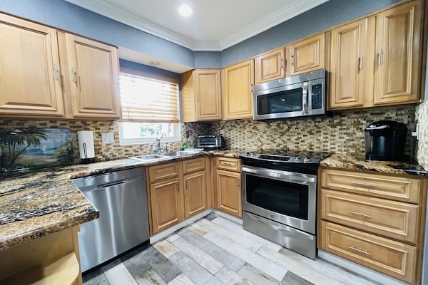 Frigorífic, microones, forn i placa de cuina