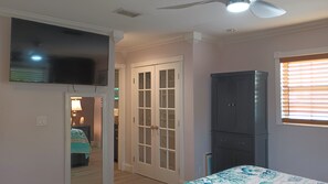 3 Schlafzimmer, Schreibtisch, Bügeleisen/Bügelbrett, Reisekinderbett