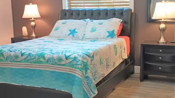 3 bedrooms, desk, iron/ironing board, travel crib