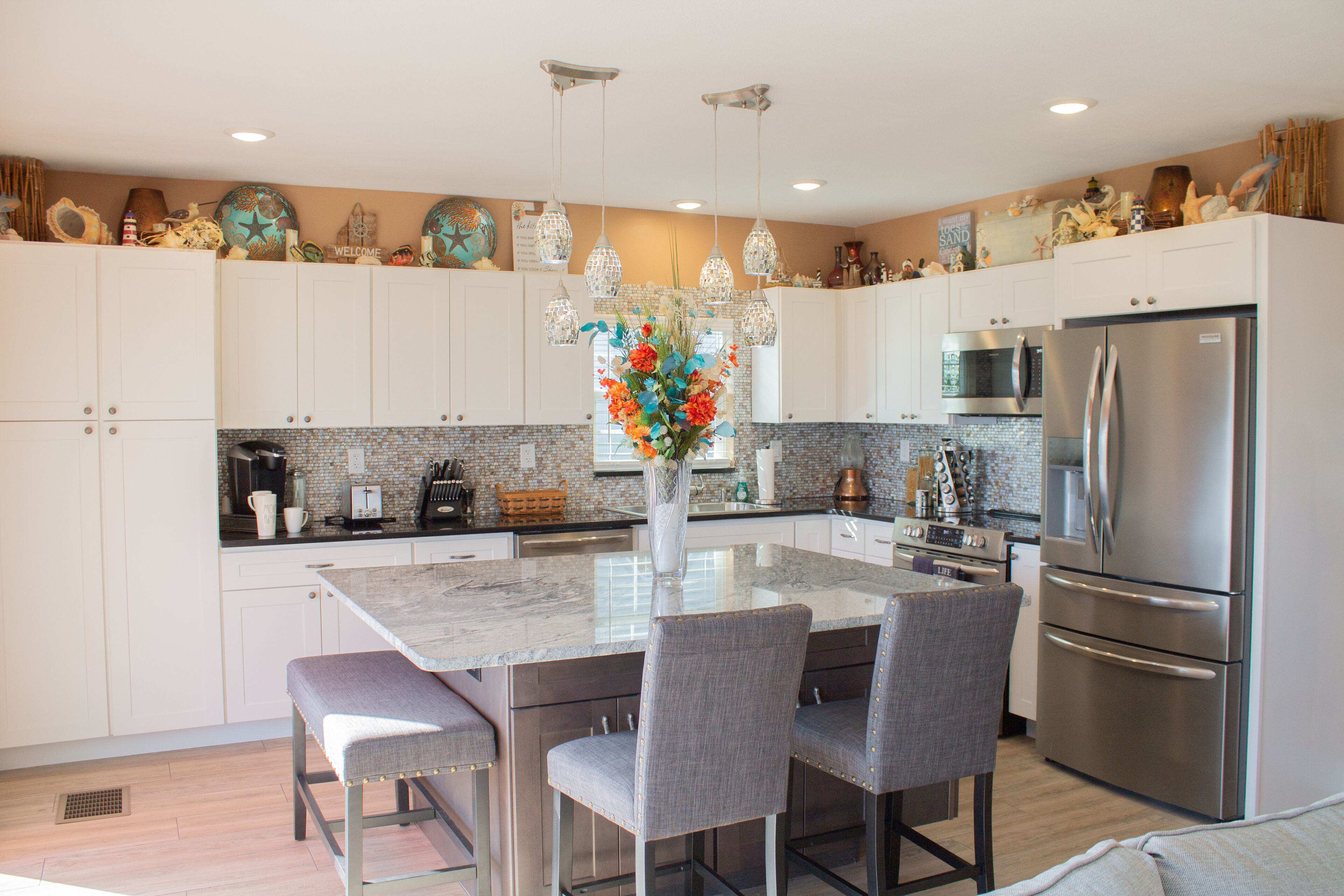 Refrigerador, microondas, horno y parrilla de estufa 