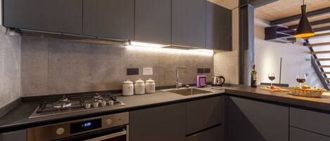 Fridge, oven, stovetop, dishwasher