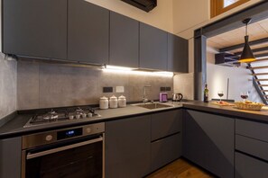 Fridge, oven, stovetop, dishwasher