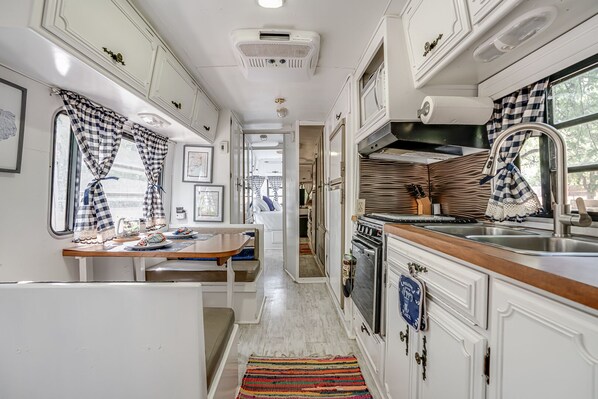 冰箱、微波炉、炉灶、茶具/咖啡用具