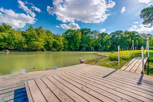 Walk to River / Big Backyard / New Braunfels