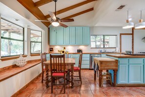 冰箱、微波炉、烤箱、炉灶