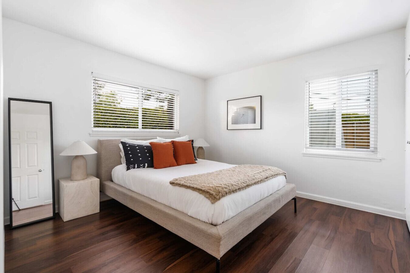 3 slaapkamers, een strijkplank/strijkijzer, reisbedje, wifi