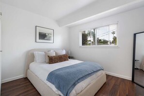 3 bedrooms, desk, iron/ironing board, WiFi