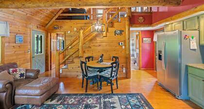 Beautiful Sacandaga Lake Cabin in Adirondacks w/ private lake access