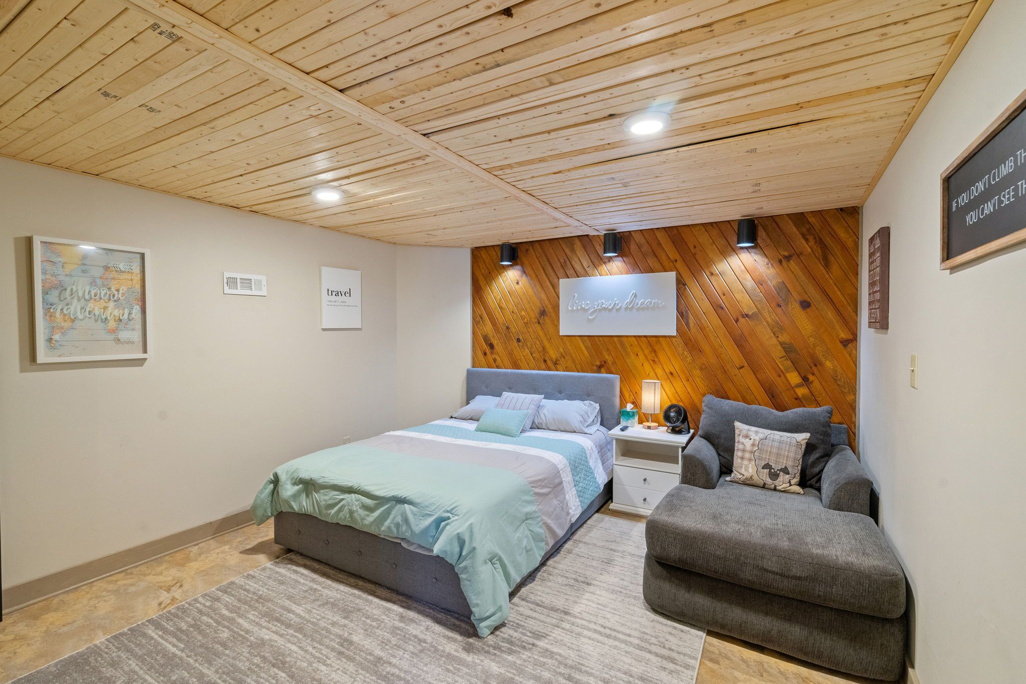 3 bedrooms, iron/ironing board, free WiFi, bed sheets