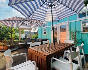 Outdoor dining -  Tropical Beach Bungalow with Private Saltwater Pool and Additional Pool House (St. Pete Beach)