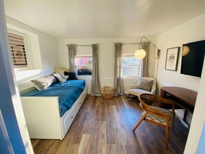 4 bedrooms, desk, iron/ironing board, free WiFi -  Tropical Beach Bungalow with Private Saltwater Pool and Additional Pool House (St. Pete Beach)