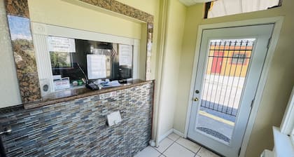 Royal Palms Motel & RV Park