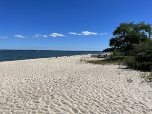 Beach nearby, sun-loungers, beach towels