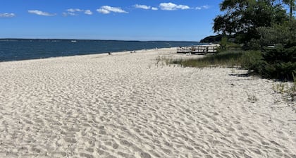 Totally Renovated Cottage on the North Fork 7 min. walk to the Beach