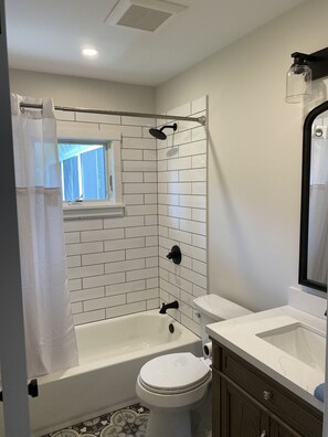 Combined shower/bathtub, hair dryer, towels, soap