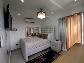 1 bedroom, iron/ironing board, free WiFi, bed sheets - Coqueto Penthouse Venezia con Jacuzzi Privado (Santo Domingo oeste)